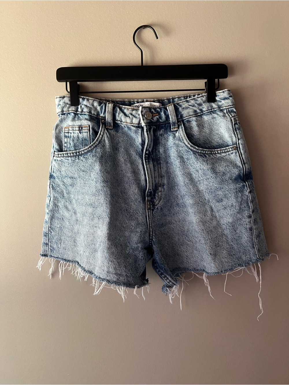 Zara Light Wash Frayed Hem Denim Shorts